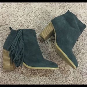 Navy blue booties with fringe size 5